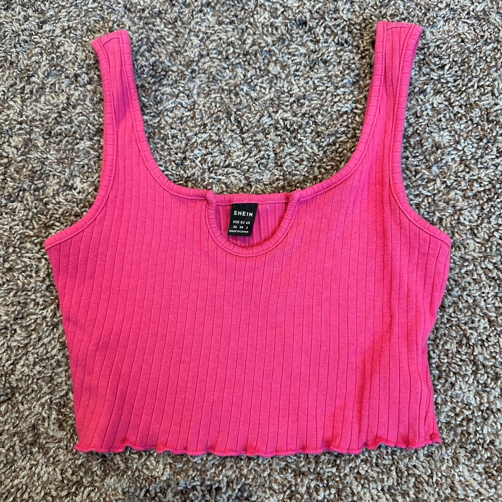 SHEIN Notch Neck Lettuce Edge Rib-knit Tank Top